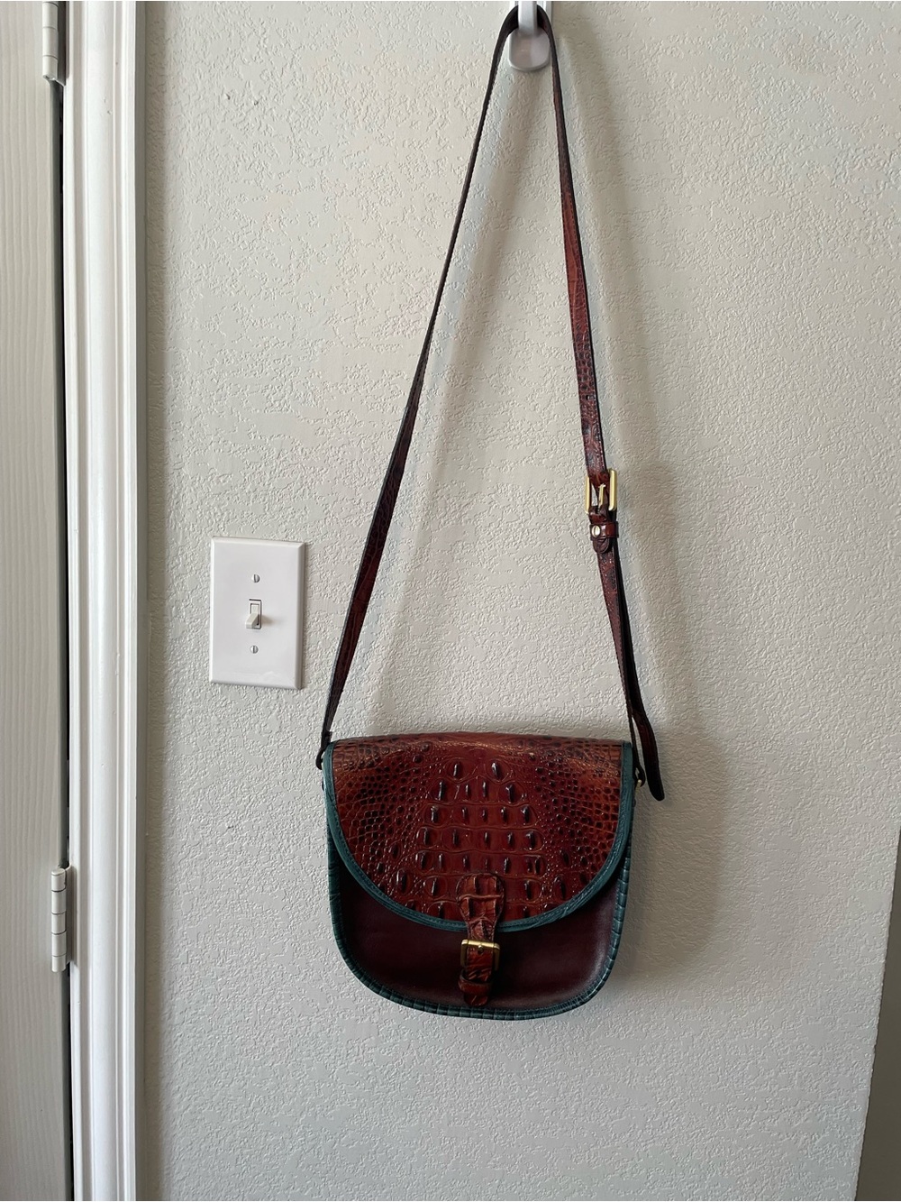 Brahmin Pecan Vintage-Style Croc-Embossed Leather Saddle Crossbody Bag